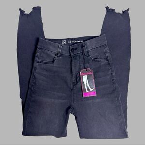 No Boundaries - High Rise - Skinny Jeans - Black - Women’s 7 - NWT